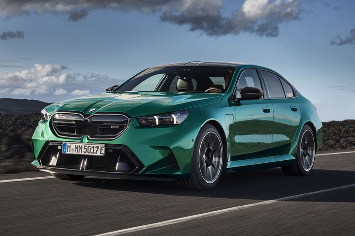 新型「BMW M5」はシステムトータルで最高出力727PS、最大トルク1000N・mを発生。これほどのハイスペックは、モーターが加勢してくれるPHVならではともいえる。