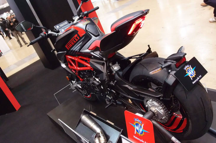 MVアグスタ・ブルターレ800RR ピレリ