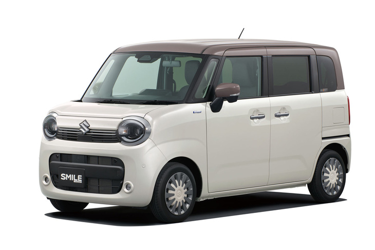 「ソフトベージュメタリック トープグレージュ2トーンルーフ」の外板色をまとった「ワゴンRスマイル」。