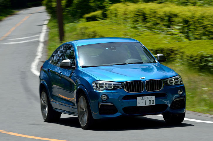 「X4 M40i」には、専用チューニングが施された電子制御式ダンパーやパワーステアリングが備わる。