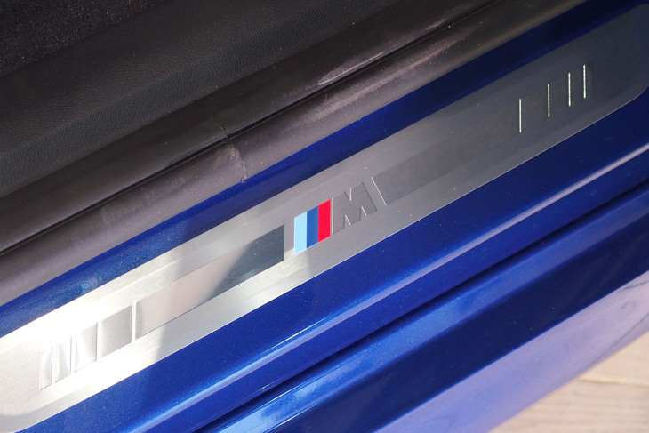 218dアクティブツアラーMスポーツ（ドアエントリーモール）