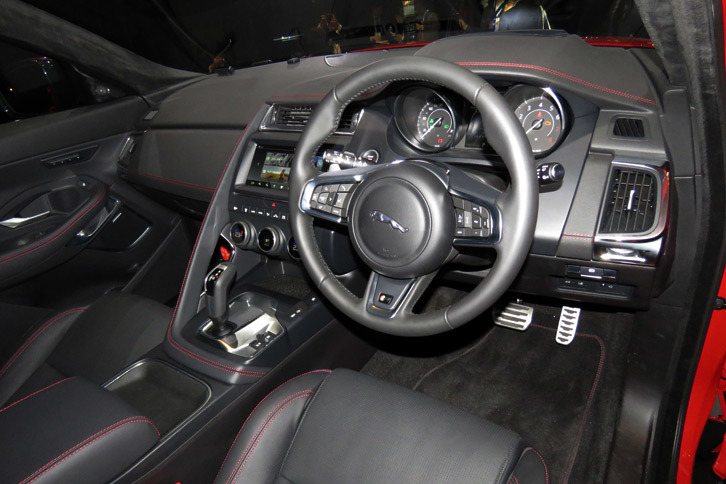 ジャガーEペース ファーストエディション2.0L P250（インストゥルメントパネルまわり）