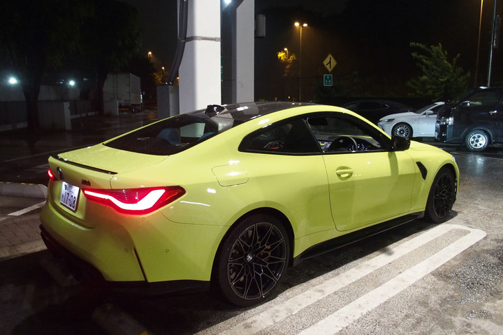 「M4クーペ コンペティション」のボディーサイズは全長×全幅×全高＝4805×1885×1395mm、ホイールベースは2855mm。先代モデルよりも、ひとまわり大きくなった印象である。