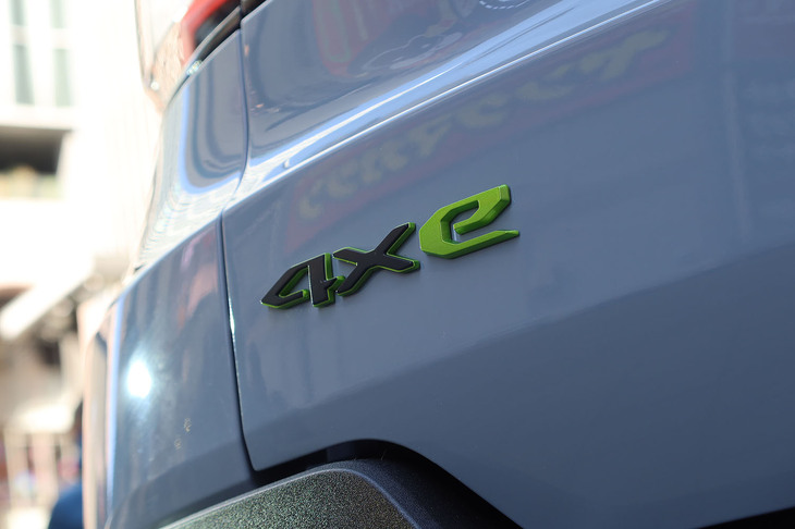 ジープ・アベンジャー4xeハイブリッド（リアエンブレム）