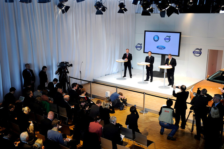 リーマンショックに端を発する経営難を乗り切るため、フォードはPAG（プレミア・オートモーティブ・グループ）に属するブランドの売却を決定。ボルボは中国の吉利グループに売却された。