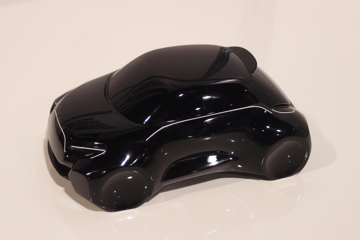 デザイン開発用のモックアップ。新型「ヤリス」のエクステリアについては、ツヤとボリューム感のある黒豆を理想として開発が進められた。