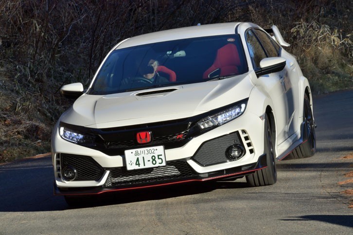 新型には4輪のブレーキを独立制御して車両の挙動をコントロールする「アジャイルハンドリングアシスト」が搭載されている。