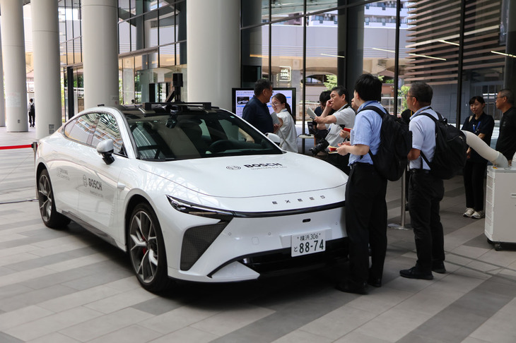横浜市での実証試験に用いられている、「Point-to-pointナビゲーション」の試験車両。
