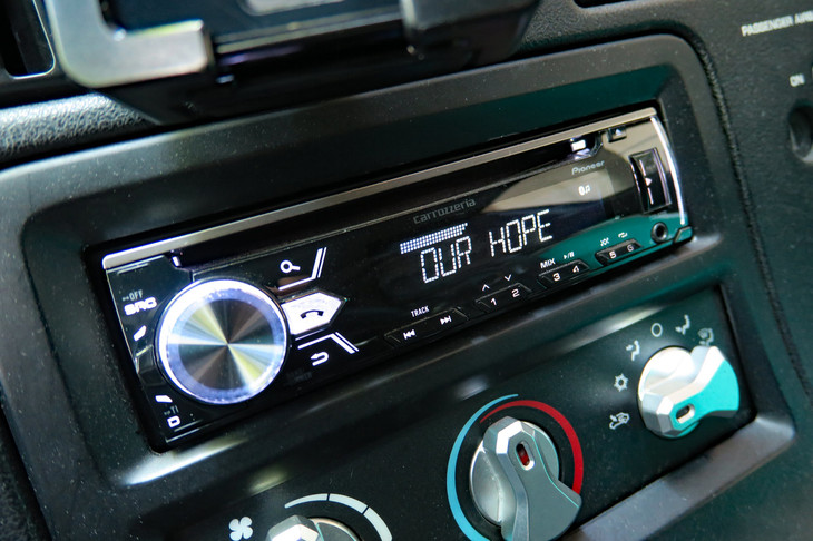 キルスイッチを使うようになって意外だったのは、電源を落としてもオーディオのメモリーが消えないこと。Bluetoothで接続する携帯端末の記録が残っていたのだ。「しょうもな！」って言われそうなささいな発見だが、頻繁にキルスイッチを使う記者としてはありがたいことだった。