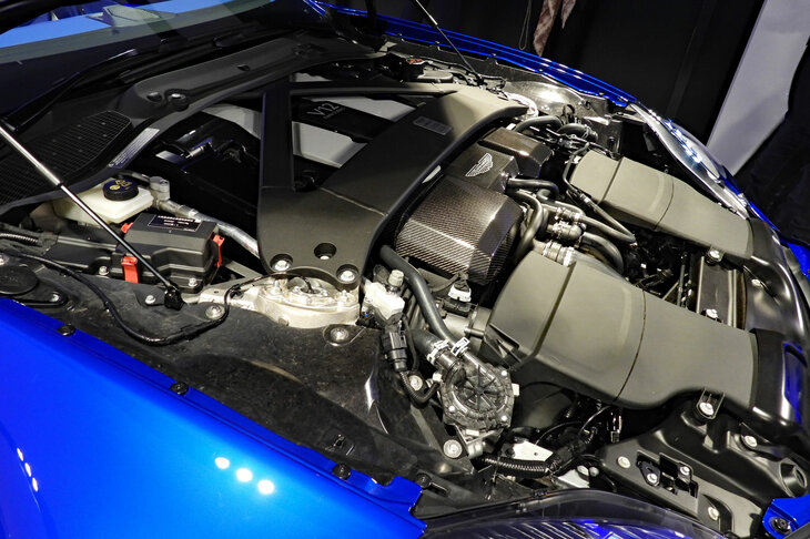 アストンマーティン・ヴァンキッシュ ヴォランテ（5.2リッターV12ターボエンジン）