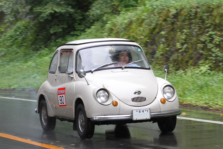 1967年「スバル360」。新車以来とおぼしき「埼8」ナンバーを付けた、珍しいスタンダード仕様。