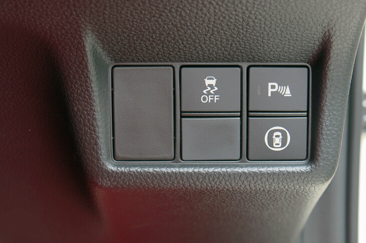 ホンダ・シビック タイプR（ダッシュボードのスイッチパネル）