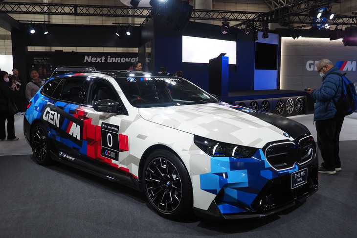 BMW M5 M xDriveツーリング（2026年BMW＆MINI Racing先導モデル）