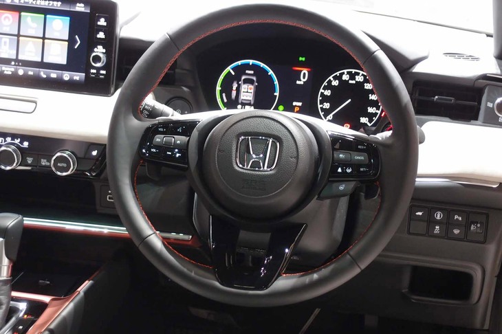 ホンダ・ヴェゼルe：HEV PLaY（ステアリングホイール）