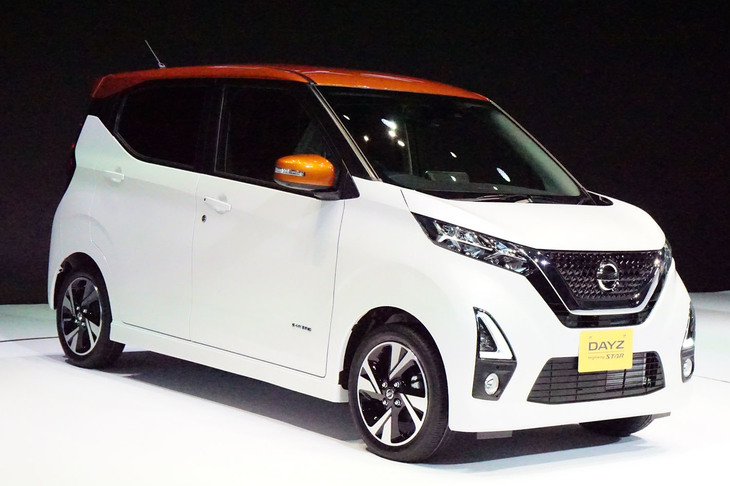 会場に展示されていた車両を紹介。こちらは「デイズ ハイウェイスターXプロパイロットエディション」。ボディーカラーはツートンの「ホワイトパール／プレミアムサンシャインオレンジ」。