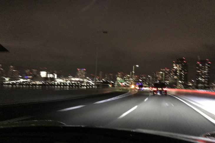 「引き際がわかるようになったのも、これまた収穫である」とひとりかみしめながら、夜の首都高を後にした。周囲に合わせて首都高を流すレベルであっても「911 GT3 RS」のすばらしさは十分に理解できた。ていうか、「このコンディションではタイヤが4個じゃ足りん、20個くらい付けられないか!?」と思いました。