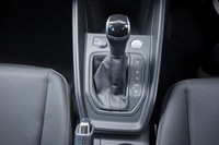 トランスミッションは7段のデュアルクラッチ式AT「Sトロニック」。1リッターターボモデルにはドライブモードセレクト機能も用意されない。