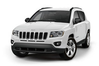 「ジープ・コンパス フリードライブエディション」。ボディーカラーはブライトホワイト。