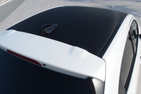 「BD」グレードのルーフは塗装によるボディー同色仕上げのほか、フィルム施工によるブラック（写真）とホワイトが選択できる。