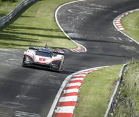 ポルシェは2018年6月、レーシングカーを使ったタイムアタックを実施した。結果、量産車とは別次元のタイム、5分19秒546をマークした。