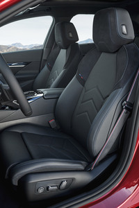 BMWが新型「5シリーズ セダン」を発表　モデル史上初のEV「i5」をラインナップの画像