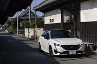 「308」よりも遅れてデリバリーが始まった新型「プジョー308SW」。今回の試乗車は1.6リッターターボエンジンをベースとしたプラグインハイブリッドパワートレイン搭載の「GTハイブリッド」。