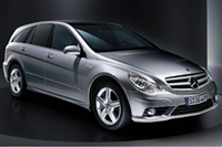 「メルセデスRクラス」にAMG追加