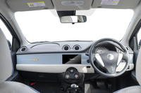 「スタイリッシュブルー」のボディーカラーに合わせてコーディネートされたインテリア。