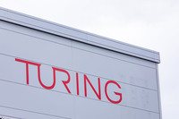 完全自動運転EVの開発・製造を行うスタートアップ企業チューリング。千葉・柏に本社と自社工場の「Kashiwa Nova Factory」があり、東京・六本木にもオフィスを置く。