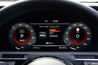 ドライブモードはこちらの3種類。スタンダードな「ノート オーラ」と名前は変わらないが、「ノーマル」が「スポーツ」相当のセッティングになるなど、制御には大きく手が入っている。