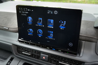 新型「ステップワゴン」はメーカー純正のナビゲーション＆インフォテインメントシステムを全車に採用。「スパーダ プレミアムライン」にはマルチビューカメラシステムも標準装備される。