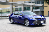 ボディーカラーは、イメージカラーの「エモーショナルレッド」ほか全7色。写真は「ダークブルーマイカメタリック」のもの。