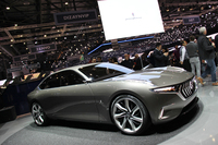 香港のハイブリッド・キネティックグループのために製作された、エクスクルーシブなEV「ピニンファリーナH600」。