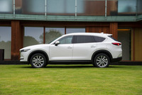 4900mmという全長は「CX-5」よりも355mm長く「CX-9」よりも170mm短いもの。ホイールベースはCX-5よりも230mm長く、CX-9と同じ2930mmとなっている。
