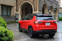 ラインナップはこれまで通り「スポーツ」「ロンジチュード」「リミテッド」の3種類。駆動方式はリミテッドのみ4WDで、その他はFFとなっている。