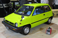 「ホンダ・シティ」と「デンタEM400」の4分の1スケールモデル。