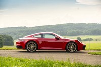 ボディーの全長は従来型よりも20mm長い4519mm。その一方でホイールベースは2450mmに据え置かれている。