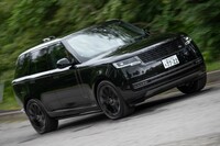 7000人のスタッフが700万時間を費やして開発したという新型「レンジローバー」。実施したテストの回数は25万回、テスト走行の距離は120万kmにも上るという。