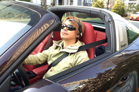 広報車の現行「ポルシェ911タルガ4S」でなぜか脳波測定中の伊達軍曹。