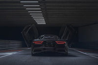 漆黒のボディーに注目　マセラティが「MC20」初の限定車「MC20ノッテ」を発表の画像