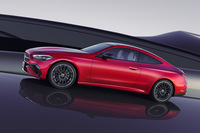 2023年発表の「メルセデス・ベンツCLEクーペ」。　
	清水「うーん。美しい……」　
	ほった「確かにこれは、現行の2ドア4座クーペでは、一番の美人かもしれない」