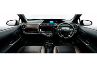 「アクア クロスオーバー」の特別仕様車“グラム”のインテリア。