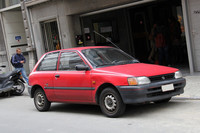 4代目「スターレット」（80シリーズ）。Aピラー収納型アンテナが時代ですね。