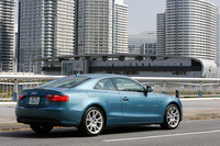 タイヤサイズは245/40R18と、V6モデルと共通。ちなみにBSポテンザRE050Aという銘柄も、以前に乗ったV6モデルと同じだった。