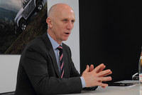 ランドローバーのグローバルブランドディレクターを務めるジョン・エドワーズ氏。