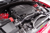 スーパーチャージャーで過給される「Fペース 35t Rスポーツ」の3リッターV6エンジン。最高出力340psを発生する。