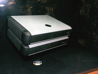 JLオーディオのB5サイズ・デジタルアンプ。4chとモノラルアンプの2タイプ。