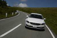 ボルボV60ラグジュアリー エディション
    