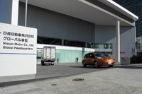 横浜の日産グローバル本社を出発し、北池袋を目指す。