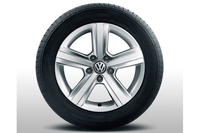 専用16インチアルミホイール＋205/55R16タイヤ